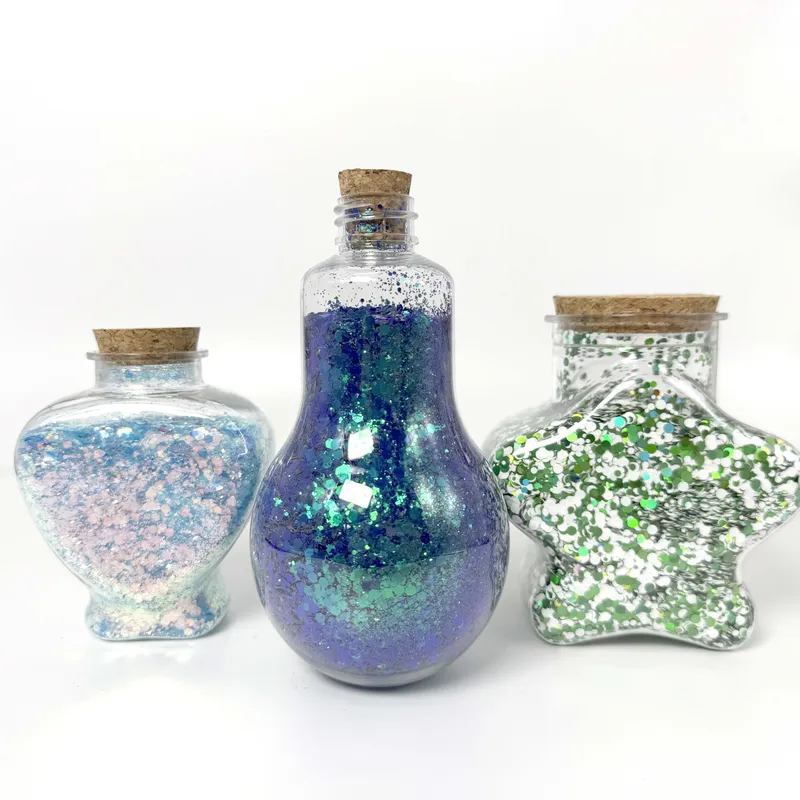 XUCAI glitter in an assortment of small bottles